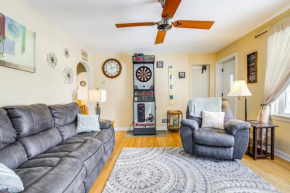 1 Mi to Lambeau Field Residential Home with Yard